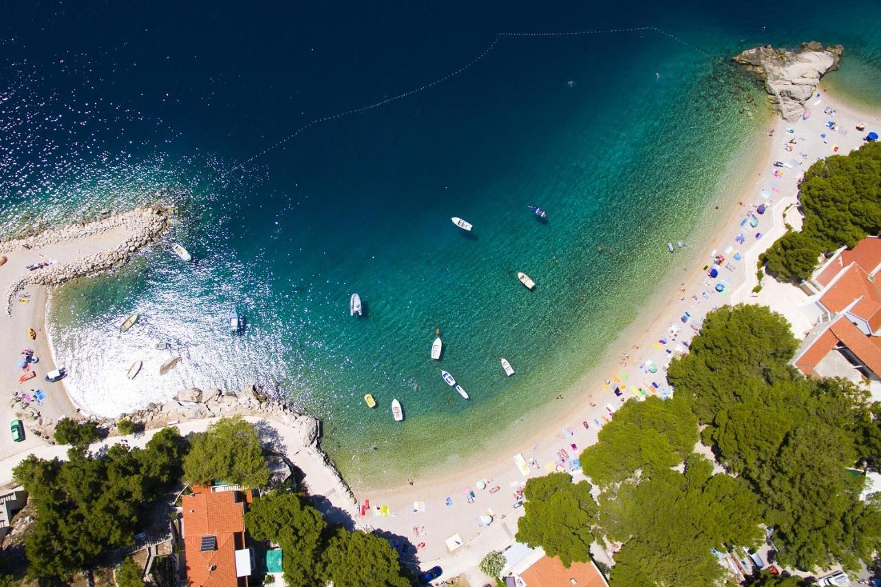 Apartments By The Sea Brela, Makarska - 6688 מראה חיצוני תמונה