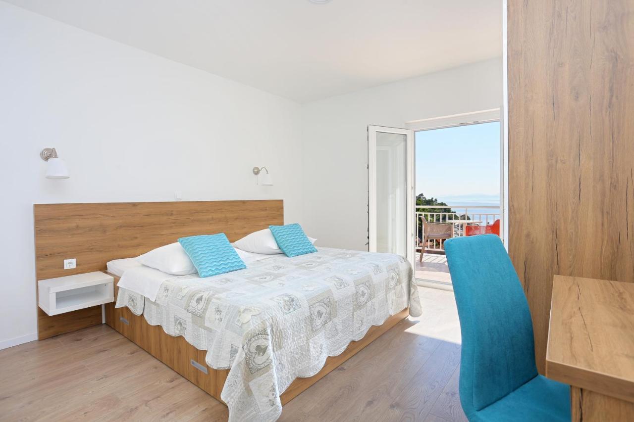 Apartments By The Sea Brela, Makarska - 6688 מראה חיצוני תמונה